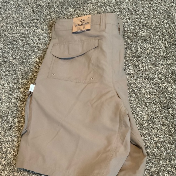 Men’s NWT Magellan Khaki short - Picture 2 of 4